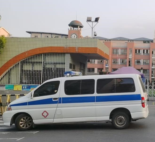 兴化救护车出租护送骨折病人一公里多少钱